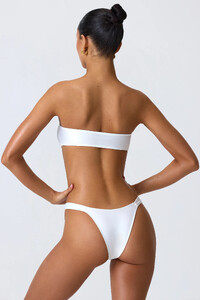 Haut de bikini bandeau découpé et orné en blanc_0011.jpg