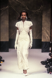 Jean-Louis Scherrer HC SS 1989 Iman 19.jpg