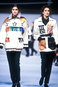 JeanCharlesdeCastelbajac1989WomenRTW47.thumb.jpg.cd9092596faa2a2c7e9357b4a55d04cb.jpg