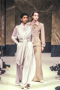 Jean Louis Scherrer 1989 Haute Couture 156.jpg