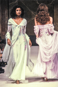 Jean Louis Scherrer 1989 Haute Couture 186.jpg
