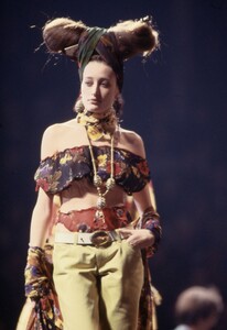 Jean_Paul_Gaultier_SS1989_Mary-Sophie_Wilson-Carr_01.thumb.jpg.825af65dd5259ec21078b5670196fcb6.jpg