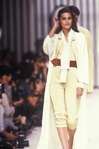 KarlLagerfeld1989WomenRTW3.thumb.jpg.b7de10f51e69ce7666d4227f7db2f598.jpg