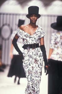 Karl_Lagerfeld_SS1989_Roshumba_02.thumb.jpg.289b3523c74e0fd534bb67ebae264b29.jpg