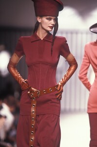 Karl_Lagerfeld_SS1989_Ulli_02.thumb.jpg.5e995493ec63f7d331fbc08decf375c9.jpg