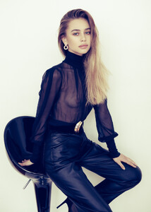 KristinaGwiazda2c.thumb.jpeg.d391f57c95b50c949eed7e127e5fc487.jpeg