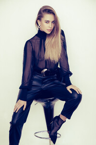 KristinaGwiazda2c2.thumb.jpeg.2fe903ffc6ce5863a7d84a2819572933.jpeg
