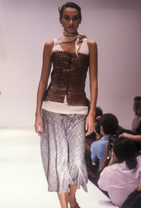 Krizia1989WomenRTW56.thumb.jpg.0cb5f9a3f39ed3e0d24268cab87b447e.jpg