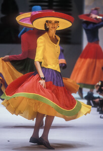 Krizia1989WomenRTW73.thumb.jpg.e513645bedfd34486e9cd499dc032578.jpg