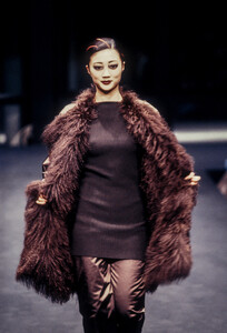 Krizia1996WomenRTW11.thumb.jpg.4c1e499910b05f96c533a1966403b28d.jpg