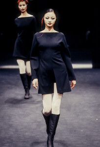 Krizia1996WomenRTW35.thumb.jpg.59e4613b6772302e81beefa0fba89e42.jpg