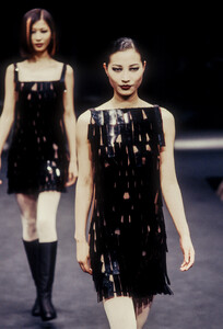 Krizia1996WomenRTW46.thumb.jpg.515ca94278f84991f27066d62c349c50.jpg