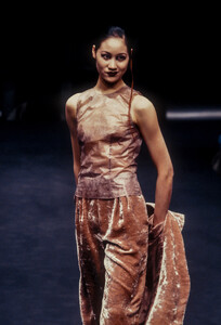 Krizia1996WomenRTW60.thumb.jpg.eaed31c4b19e66eb8195a3475de5a5fa.jpg