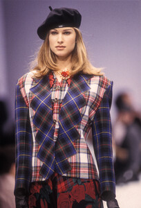 LauraBiagiotti1993WomenRTW89.jpg