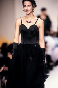 LolitaLempicka1989WomenRTW66.thumb.jpg.b4133200a3f26564408665768b51d6c1.jpg