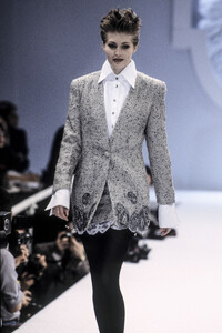 LucianoSoprani1994WomenRTW1.thumb.jpg.5fbbf6dd5aa18f0e5af568c3c60a5a7f.jpg