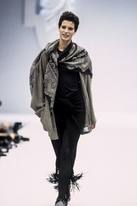 LucianoSoprani1994WomenRTW4.thumb.jpg.8635a7eb9a3a6237c63a39ac909fe998.jpg