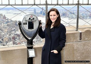 MRB-Events2018-EmpireStateBuildingHostsCastTheMarvelousMrsMaisel-007.jpg