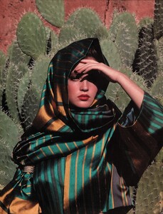 MarieClaireUK_May1990_004.thumb.jpg.cd49fbf3c6345aeb0dbe4bc40c989c23.jpg