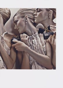 Meisel_LEau_Ambree_by_Prada_Fragrance_2009_02.thumb.jpeg.5830ed74899f30b0c8e5ce02546e1fe3.jpeg