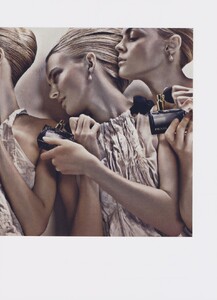 Meisel_LEau_Ambree_by_Prada_Fragrance_2009_02.thumb.jpeg.69c01ba9e5ce873b4b31fdc791afa95f.jpeg