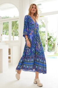 NineLivesBazaar_laplaya13_1192x1800.jpg