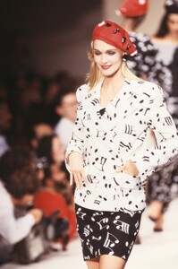 Patrick_Kelly_SS1989_Dianne_03.thumb.jpg.4346f4cae48e2e99bb804a995f8bbe75.jpg