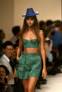Patrick_Kelly_SS1989_Roberta_01.thumb.jpg.2c8bcb71dc20f9eec479657a44d3ba14.jpg