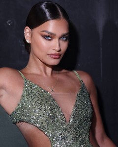 ROMI @the_romi_frenkel FOR @dancing.with.stars.il #MAKEUPBYASAFBABO @oshersaadon_ @rikidalal_official @itmodels @omriyaari @keshet12 _#makeup #makeuptutorial #makeupartist #makeupforever #makeupoftheday #portr (7).jpg