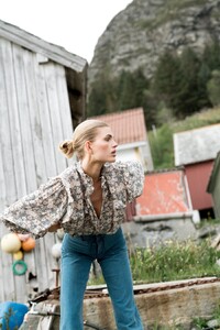Ratu-Blue-Floral-Blouse.jpg