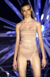 RosaChaSpring2004SPFW2.thumb.jpg.256f6546b0b0010335aacd26bef75c9a.jpg