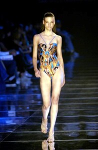 RosaChaSpring2004SPFW6.thumb.jpg.a62619ae3bbdc70ca402e809f32bcd03.jpg