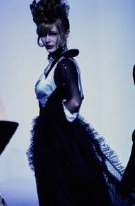 THIERRY-MUGLER-FALL-1995-RTW-DETAIL-106.jpeg