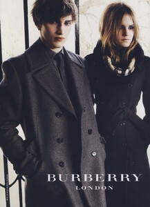 Testino_Burberry_Fall_Winter_2009_10_13.thumb.jpeg.b36a42f3b1a7bfc8532cd23fda34c913.jpeg