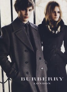 Testino_Burberry_Fall_Winter_2009_10_13.thumb.jpeg.f6e6d4a3b0c63cda5e979e0fe163d3bd.jpeg