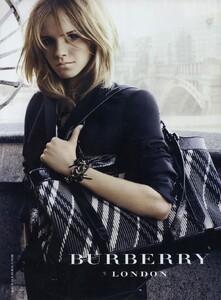 Testino_Burberry_Fall_Winter_2009_10_14.thumb.jpeg.fc46d50052a068b3b2a7b0c3c22c6882.jpeg