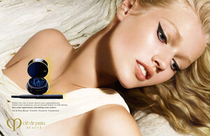 Toni Garrn.jpg