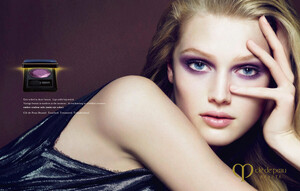 Toni Garrn 4.jpg