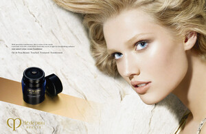 Toni Garrn 7.jpg