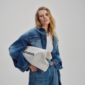 Toni_Garrn_2_11zon.thumb.jpg.37647d9ac0fed878f00c4de345021a6e.jpg