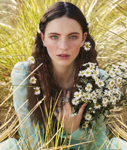 Una-Zeiby-for-HARPERS-BAZAAR-Mexico-by-Enrique-Vega-0924.thumb.jpg.836e96119b4d0b71ba71b2a2ce895891.jpg