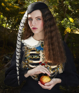 Una-Zeiby-for-HARPERS-BAZAAR-Mexico-by-Enrique-Vega-1195b.thumb.jpg.8147881a728cb3866c9b5ab42203c6c2.jpg
