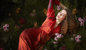 Una-Zeiby-for-HARPERS-BAZAAR-Mexico-by-Enrique-Vega-2406.thumb.jpg.98c75d763dd50ad1eaeb2ee090d502de.jpg