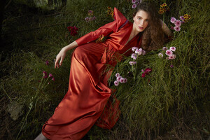 Una-Zeiby-for-HARPERS-BAZAAR-Mexico-by-Enrique-Vega-2414.thumb.jpg.d725151239cb86bc8f9fbb01d62db74c.jpg