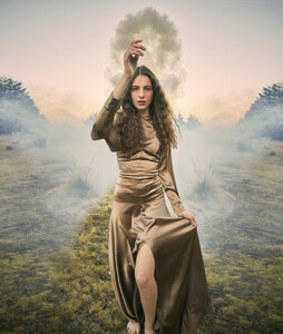 Una-Zeiby-for-HARPERS-BAZAAR-Mexico-by-Enrique-Vega-2632.thumb.jpg.0e4659b66f5cf76cacf2573b6714a8a1.jpg