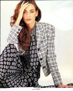 VogueItaliaFebruary1989079.thumb.jpg.1d92784b56ddf53fff46c299c7b6370e.jpg