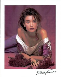 VogueItaliaFebruary19892299.thumb.jpg.d42fdf4ada439bbb3043a47df66ab6f4.jpg