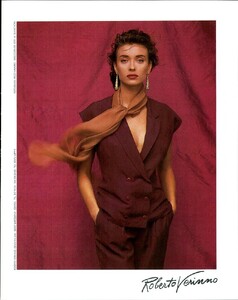 VogueItaliaFebruary19892301.thumb.jpg.2cee4eea02838adf616bfd33f9f7b111.jpg