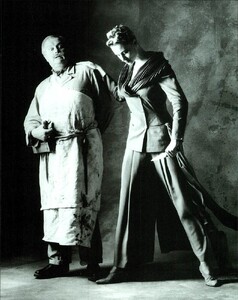 VogueItaliaFebruary19892306.thumb.jpg.d0d91401cd473a5e50a8f119390d6bef.jpg