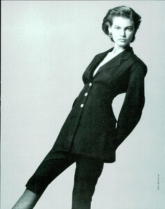 VogueItaliaFebruary19892371.thumb.jpg.4a2d0dc74911e8e360be28cdc60252fe.jpg